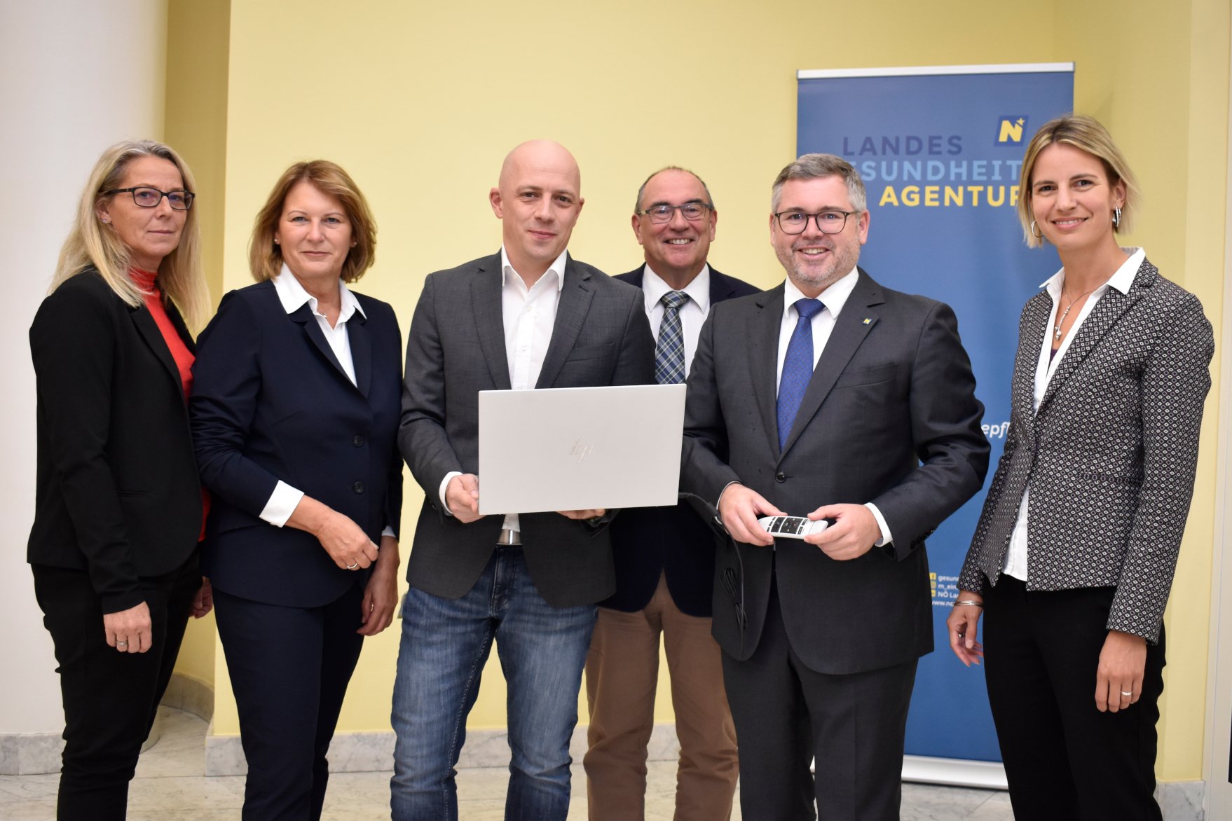 Mag. Katja Steininger, Pflegedirektorin Silvia Hickelsberger, Ing. Hubert Groiss, Ärztlicher Direktor Dr. Rainer Ernstberger, Landesrat Dipl. Ing. Ludwig Schleritzko und Andrea Dankelmaier