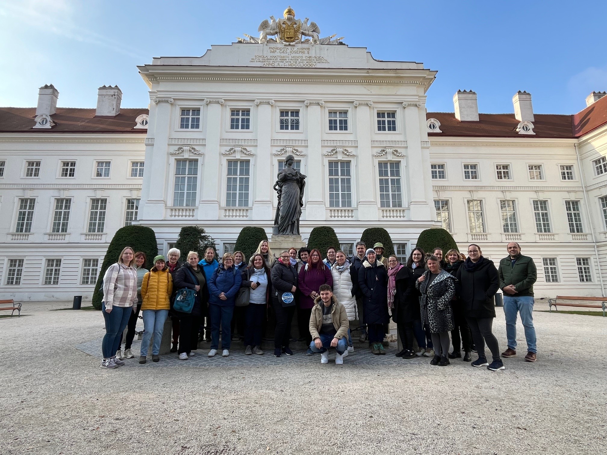 Die Gruppe der Praxisanleiterinnen und Praxisanleiter beim Ausflug ins Medizinhistorische Museum.
