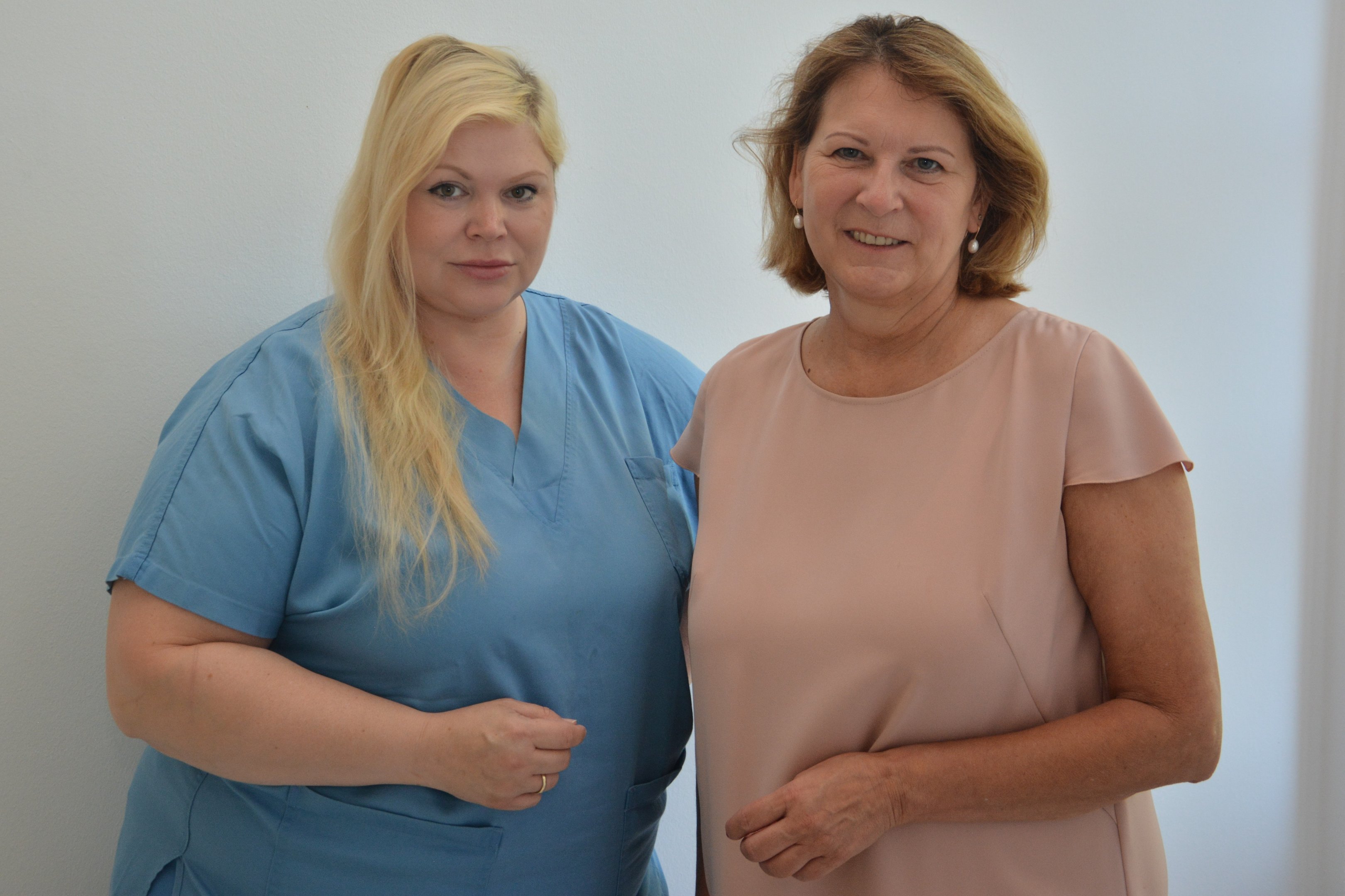 Pflegedirektorin Silvia Hickelsberger begrüßte Stationsleitung Renate Coleman