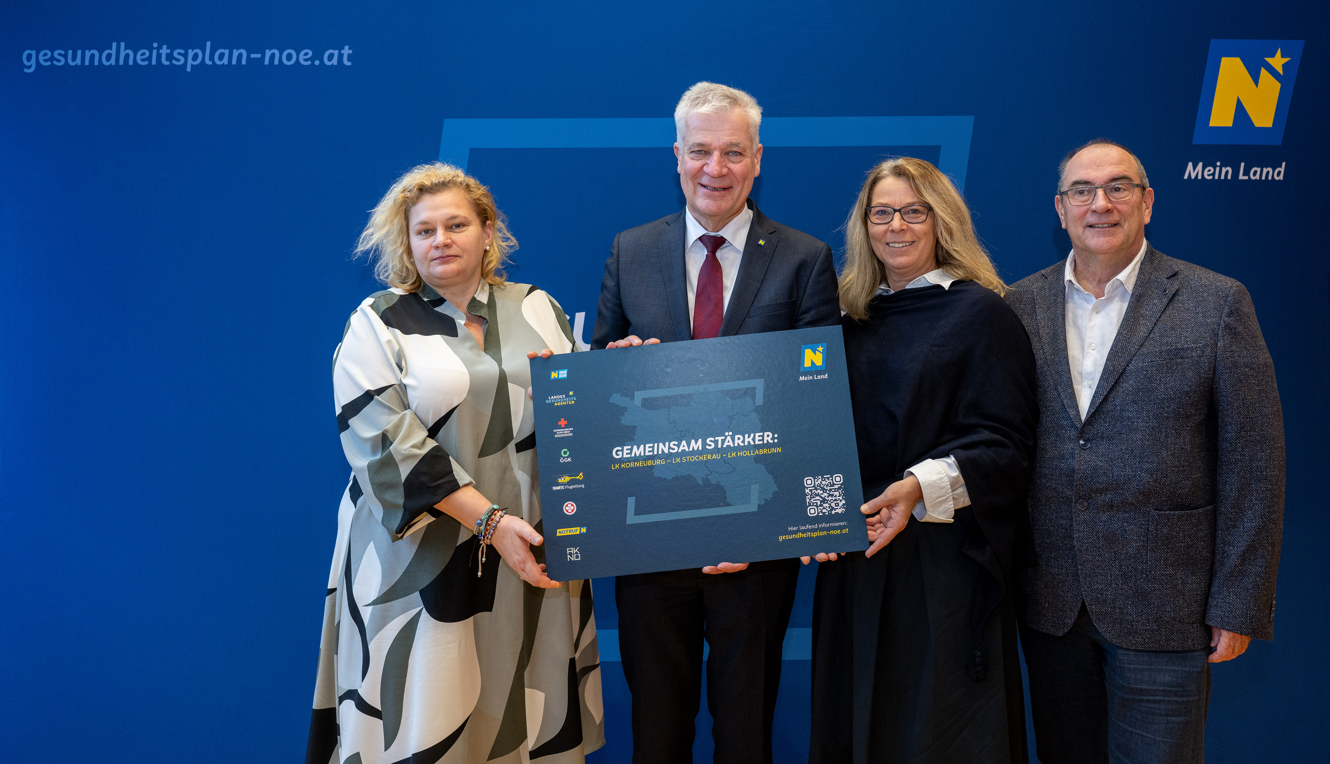 Vorständin Elisabeth Bräutigam, Landesrat Anton Kasser, Geschäftsführerin Katja Steiniger und Ärztlicher Direktor Rainer Ernstberger 