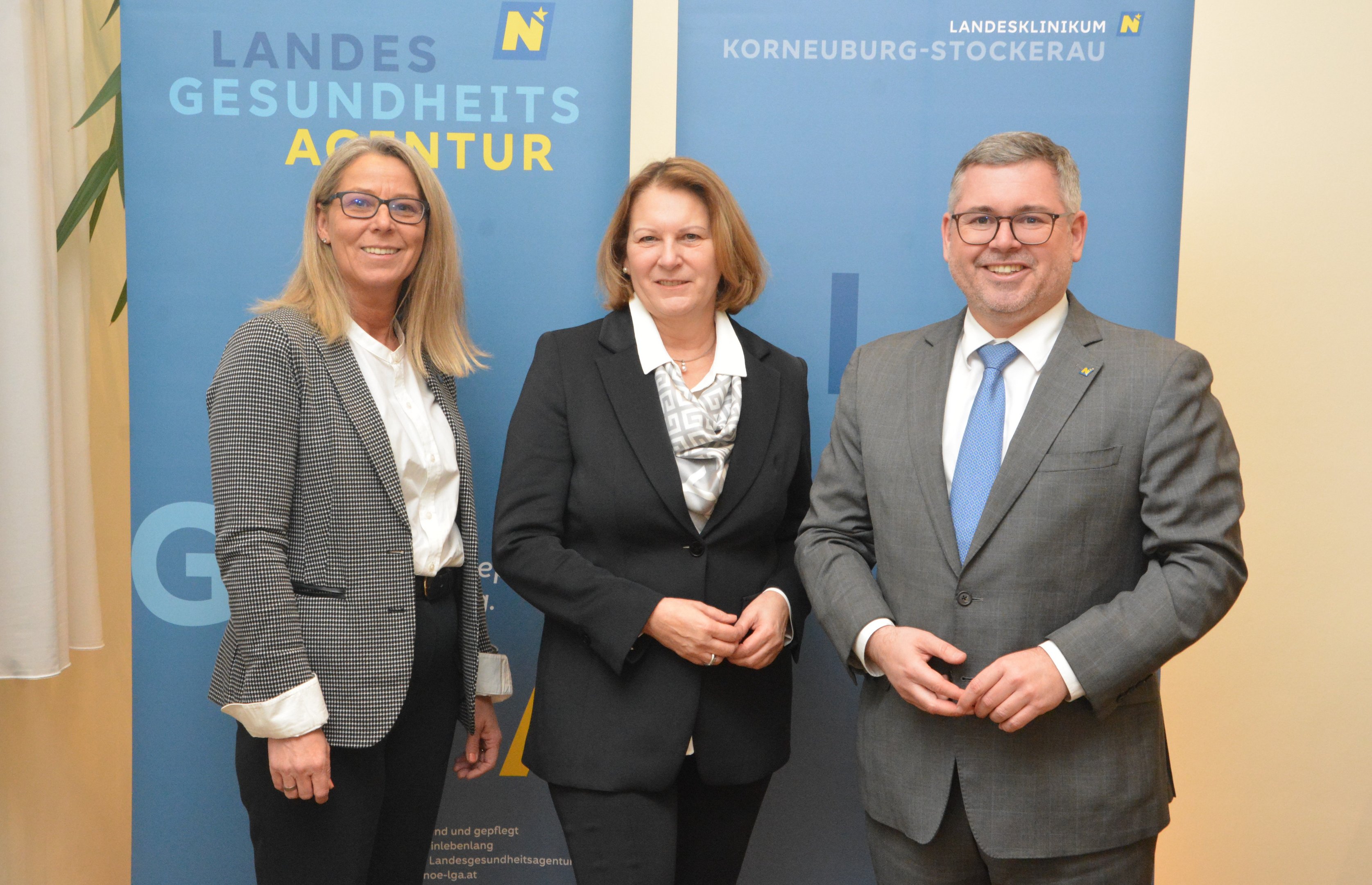 GF Steininger und LR Schleritzko gratulieren PD Hickelsberger