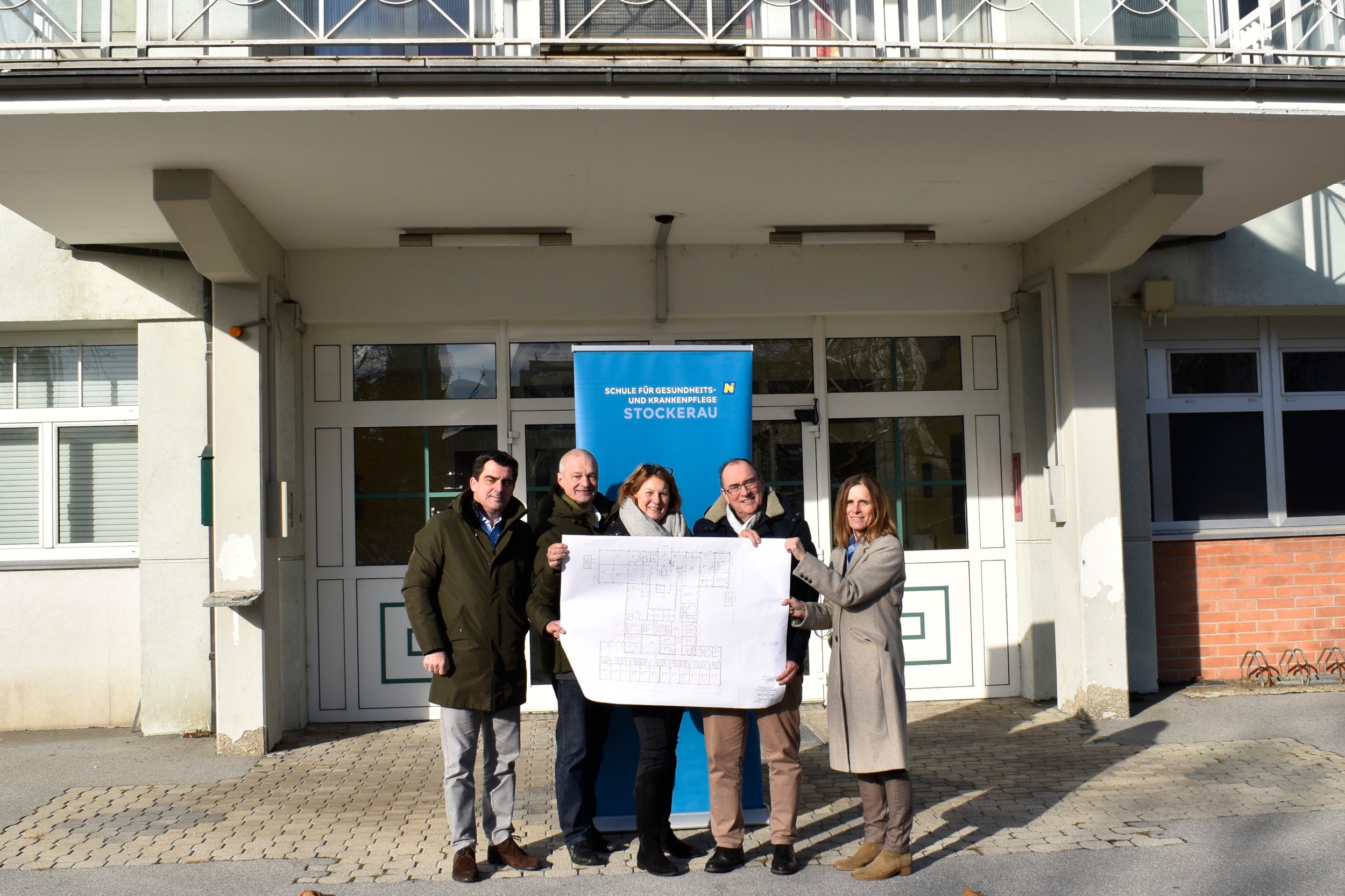 Bürgermeister und Abgeordneter zum NÖ Landtag Christian Gepp, Kaufmännischer Direktor Dipl. KH-BW Anton Hörth, Pflegedirektorin DGKP Silvia Hickelsberger, Ärztlicher Direktor Dr. Rainer Ernstberger, und stellvertretende Schuldirektorin Manuela Wiesner