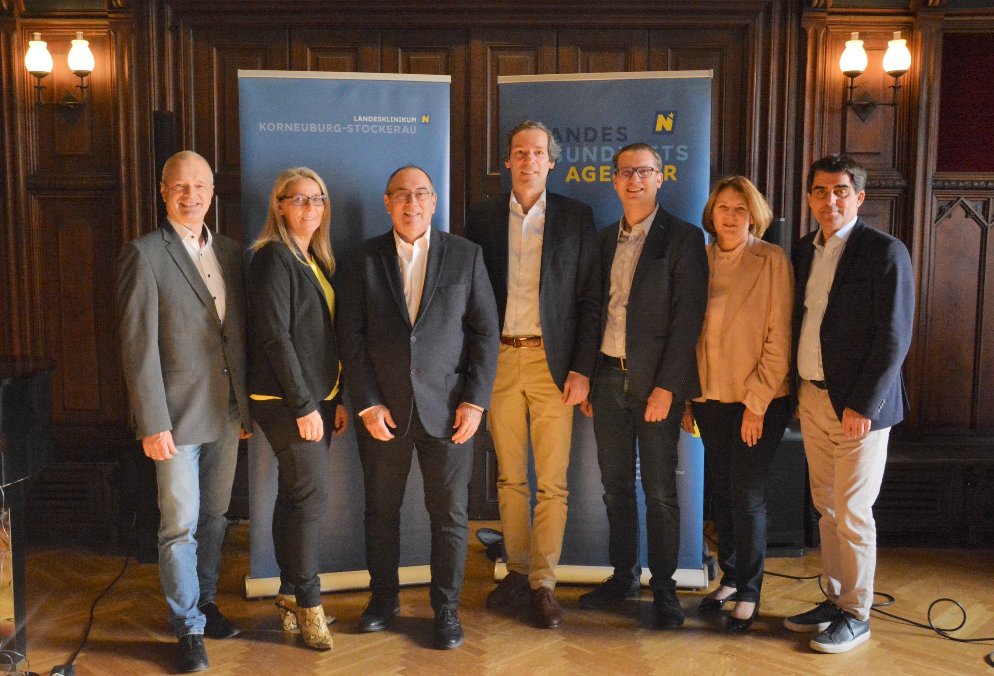 Kaufmännischer Direktor Anton Hörth, Geschäftsführerin Katja Steininger, Ärztlicher Direktor Rainer Ernstberger, Geschäftsführer Volker Knestel, Patientenanwalt Michael Prunbauer, Pflegedirektorin Silvia Hickelsberger und Abg. zum NÖ Landtag, Bürgermeister Christian Gepp