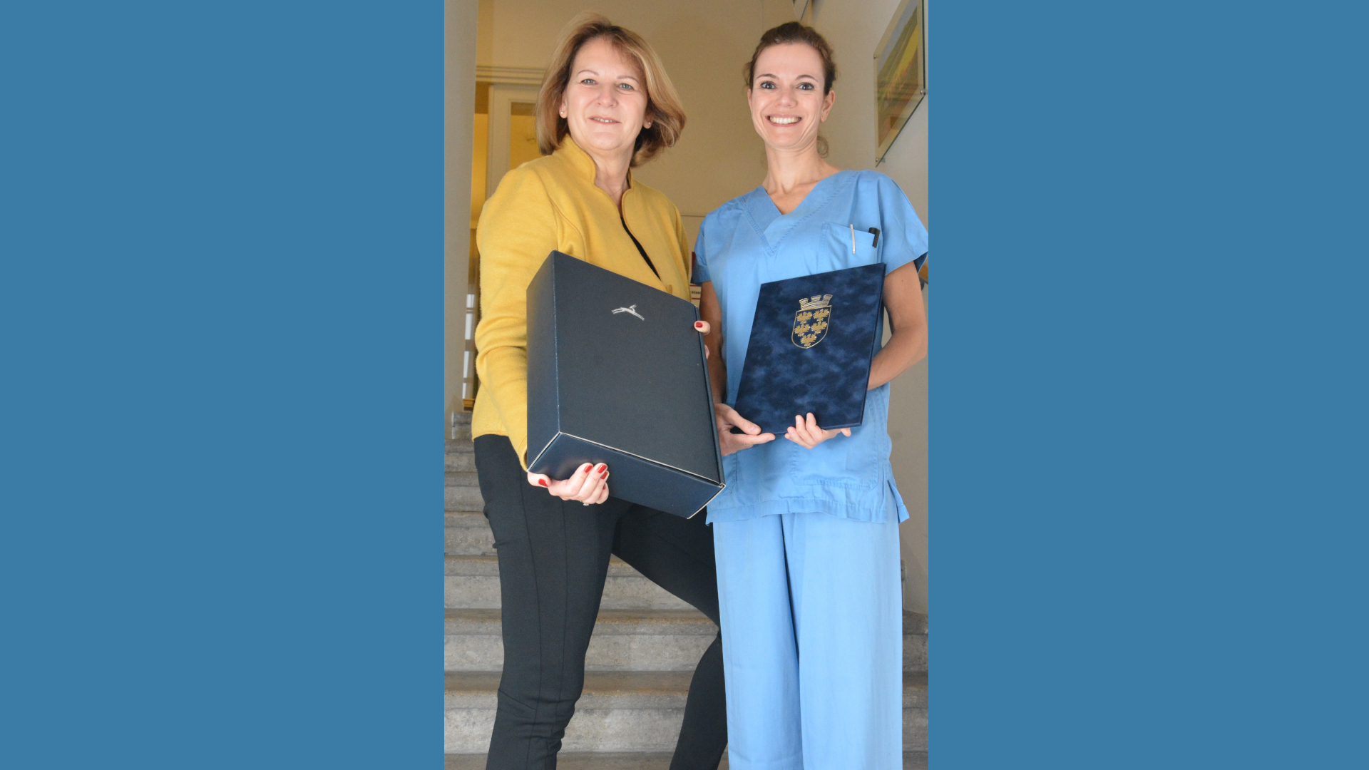 Pflegedirektorin Silvia Hickelsberger gratulierte Bettina Benes-Kubalek