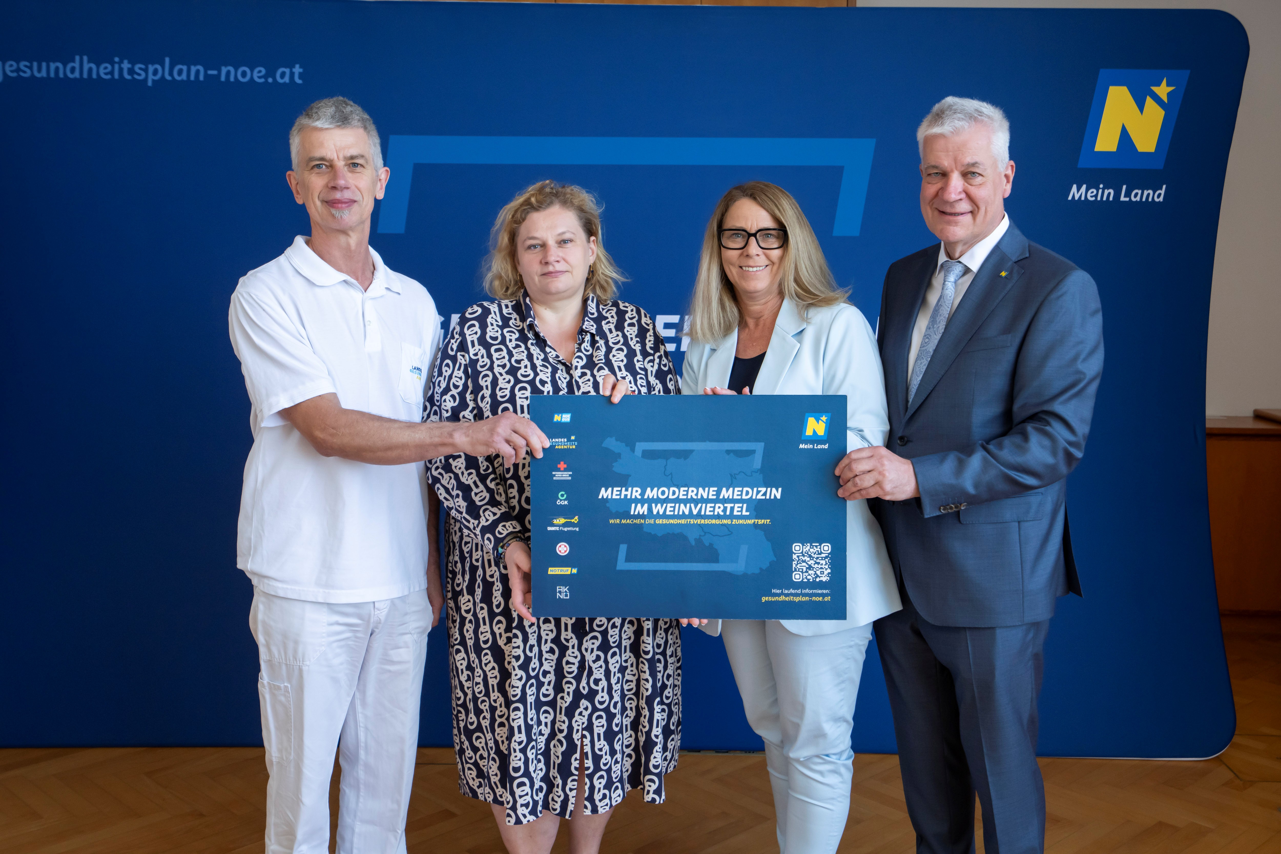Interim. Leiter Tages- und Wochenklinik Wolfgang Winter, Vorständin Elisabeth Bräutigam, Geschäftsführerin Katja Steininger, Landesrat Anton Kasser